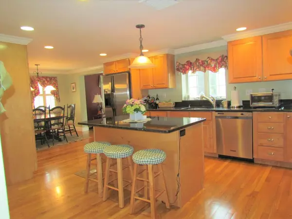 Needham, MA 02494,163 Manning St