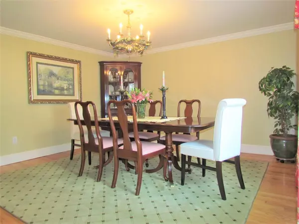 Needham, MA 02494,163 Manning St