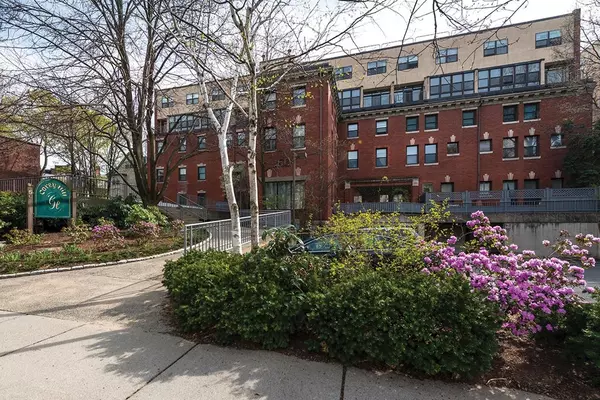 50 Winchester St #409, Brookline, MA 02446