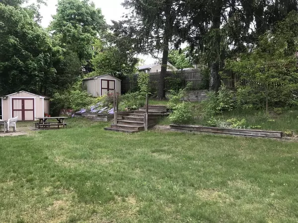 Clinton, MA 01510,22 Blossom St