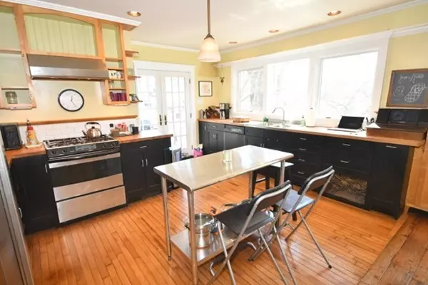 Newburyport, MA 01950,17 Parsons St