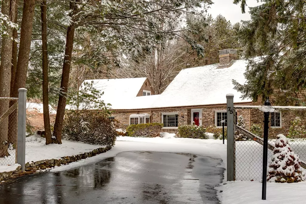 Paxton, MA 01612,75.5 Maple St