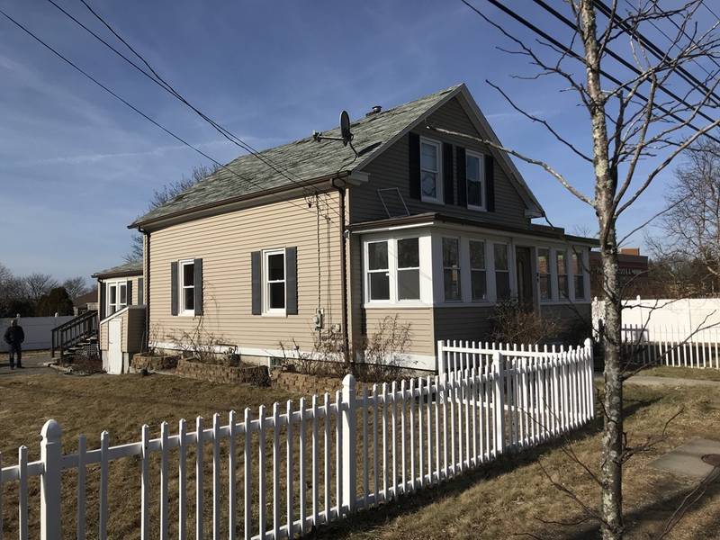 89 Cross Rd, Dartmouth, MA 02747