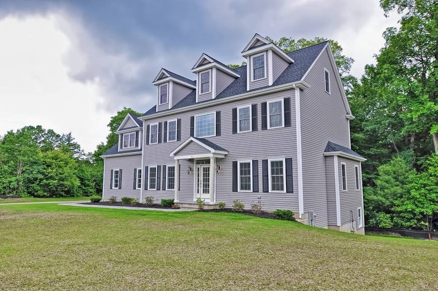 11 Puffer Drive, Mendon, MA 01756