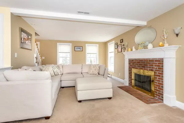 Whitman, MA 02382,11 Fieldstone Cir