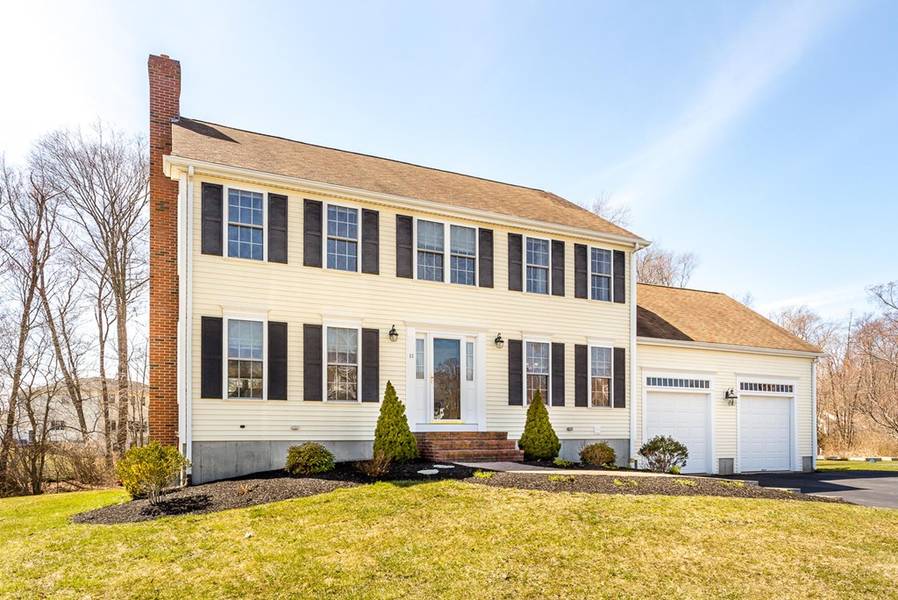 11 Fieldstone Cir, Whitman, MA 02382