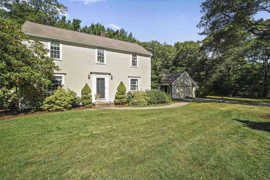 18 Holly Tree Ln, Duxbury, MA 02332