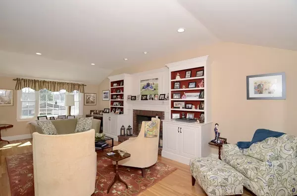 Hingham, MA 02043,20 Farm Hills Lane