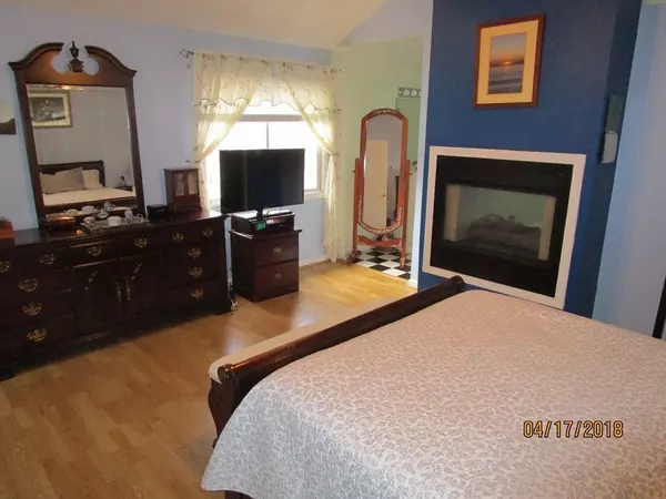Salem, MA 01970,8 Captains Ln #8