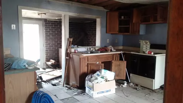 Huntington, MA 01050,4 Crescent St