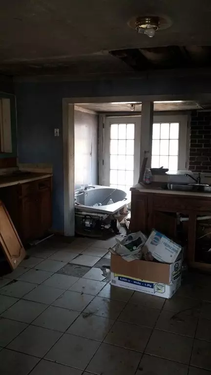 Huntington, MA 01050,4 Crescent St