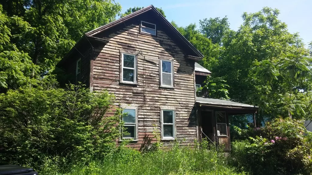 Huntington, MA 01050,4 Crescent St