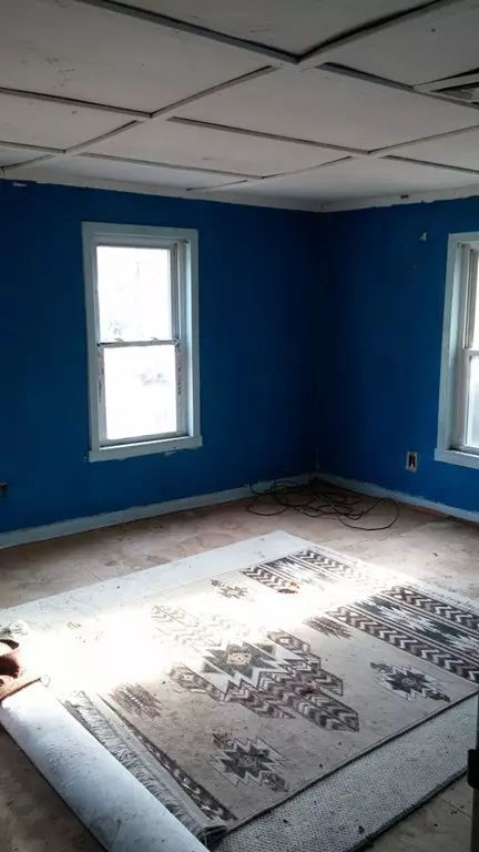 Huntington, MA 01050,4 Crescent St