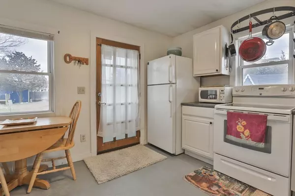 Newbury, MA 01951,84 Old Point Rd