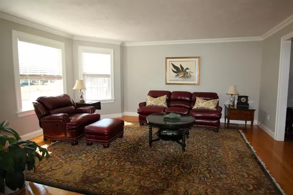 Walpole, MA 02081,19 Garden Terrace