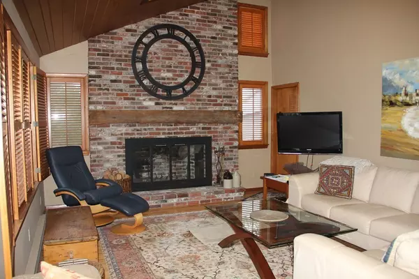 Gloucester, MA 01930,71 Crafts Rd. Rust Island