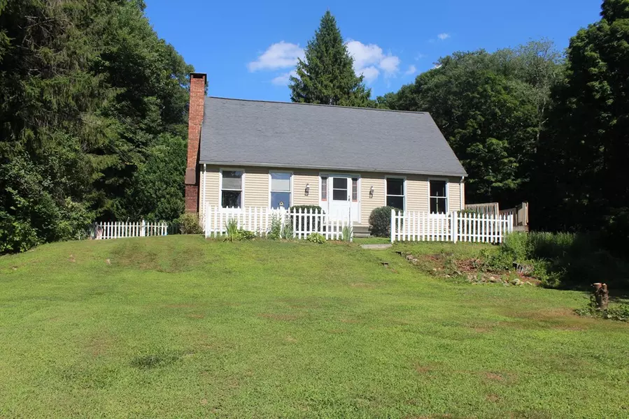 16 S Loomis Street, Southwick, MA 01077