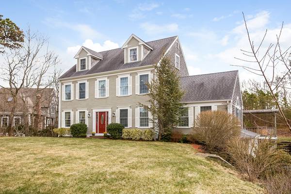 26 Oak Bluff Rd, Bourne, MA 02562