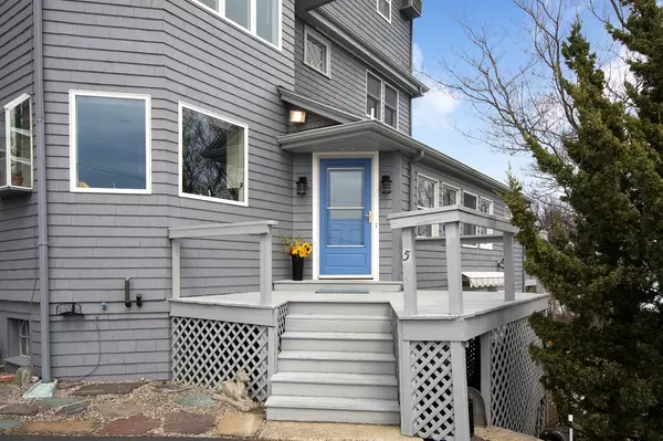 Hingham, MA 02043,5 Merrill Street
