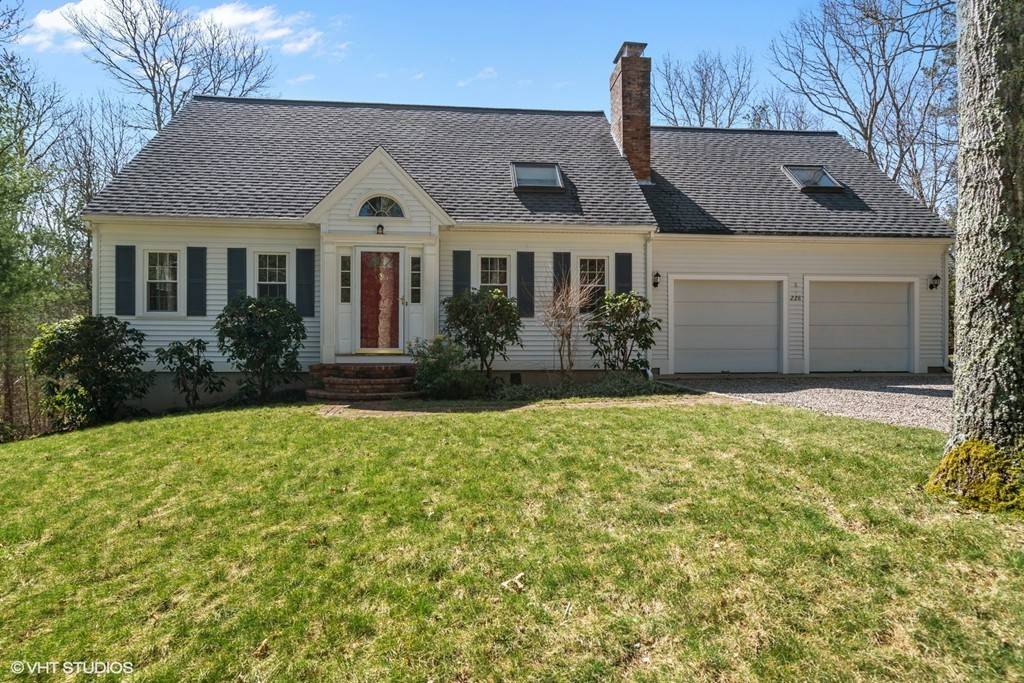 228 Whistleberry Dr, Barnstable, MA 02648