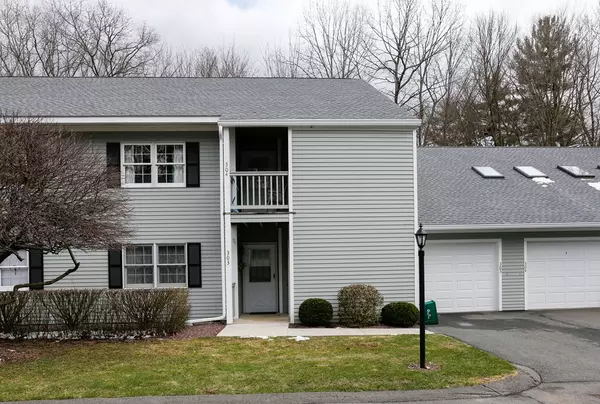 304 Country Side #304, Greenfield, MA 01301