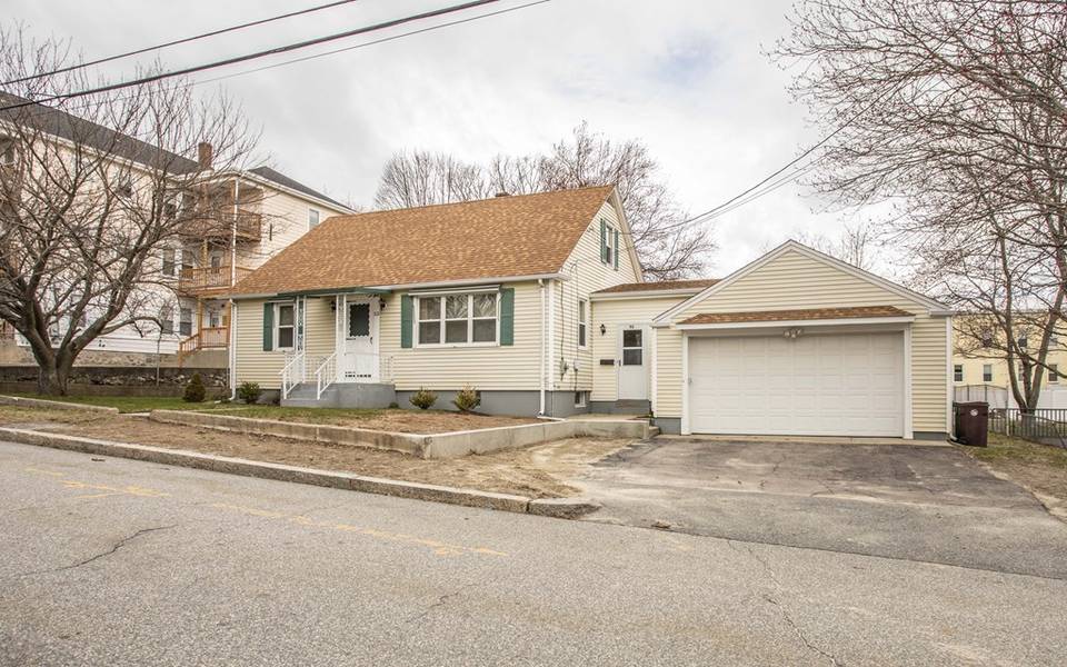 53 Farm St, Woonsocket, RI 02895