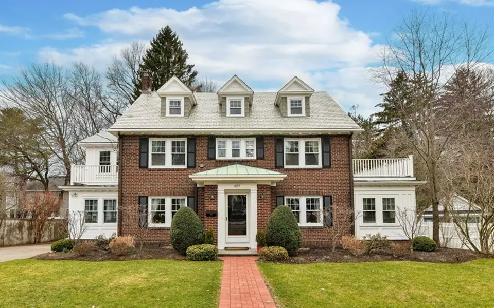 877 Chestnut St, Newton, MA 02468