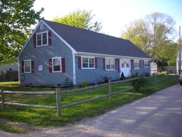 25 Thomas Ln, Falmouth, MA 02540