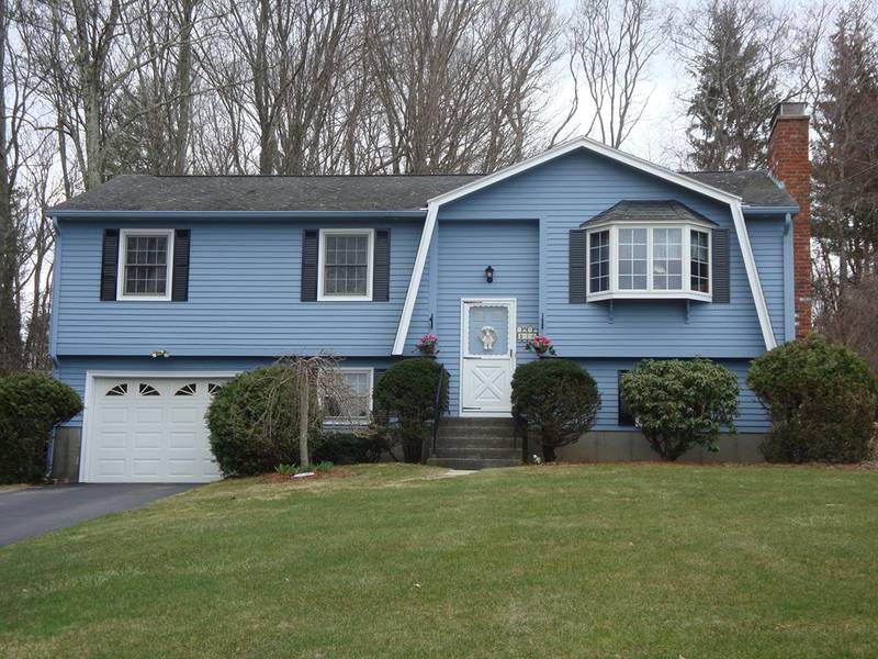 16 Surrey Ln, Southbridge, MA 01550