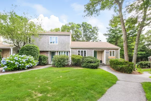 142 Strawberry Mdws #142, Falmouth, MA 02536