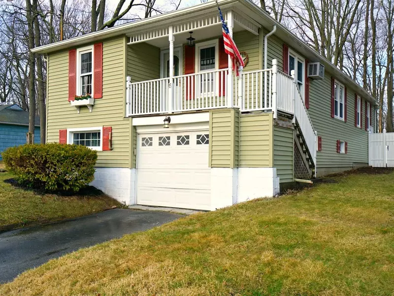 15 Hall Rd, Dudley, MA 01571