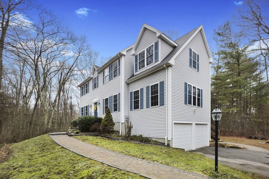 4 Sierra Dr, Franklin, MA 02038