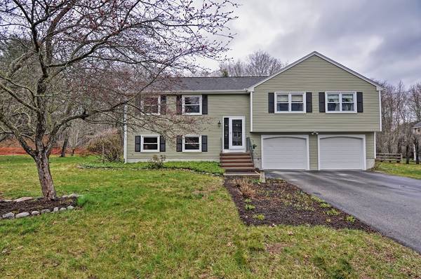 26 Causeway St, Medfield, MA 02052