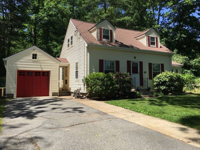 59 Uxbridge Road, Mendon, MA 01756