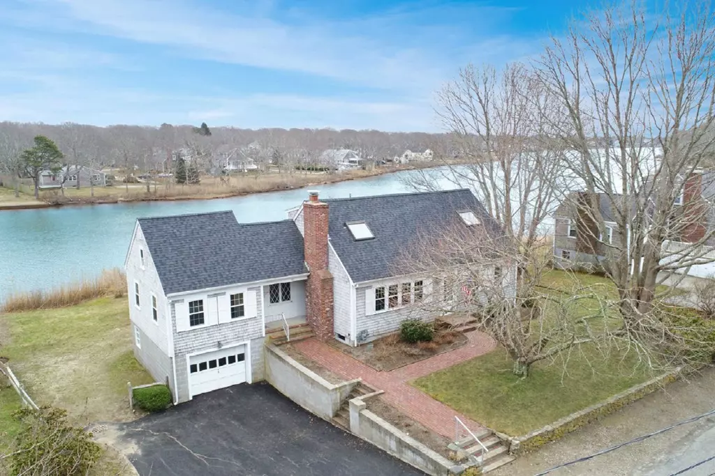 Falmouth, MA 02540,111 Lucerne Ave