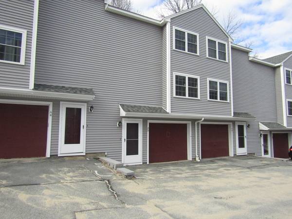 80 Smith St #A5, Lowell, MA 01851