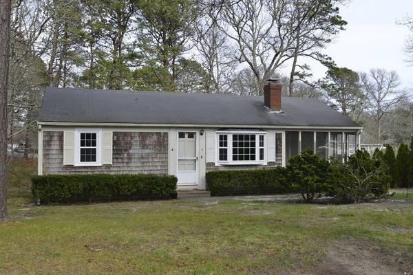 4 Lake Dr, Dennis, MA 02660