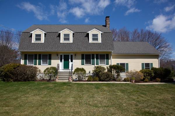 88 Bent St, Franklin, MA 02038