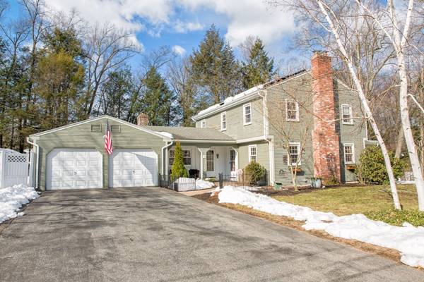 12 Raymond Dr, Wilbraham, MA 01095