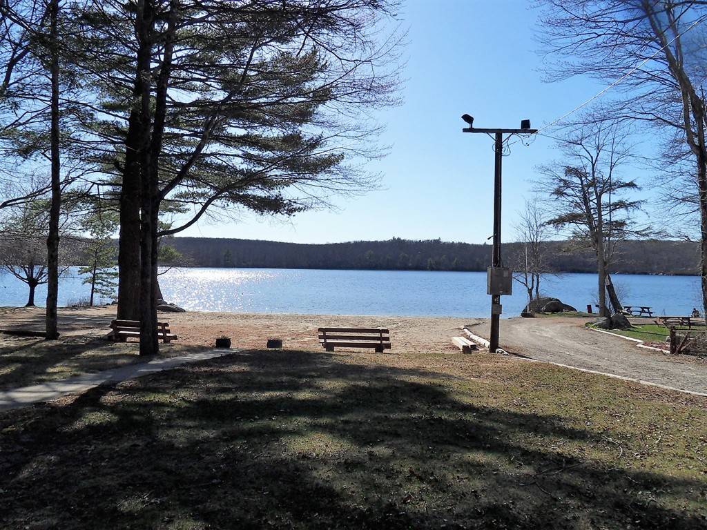 Douglas, MA 01516,27 Richie Rd