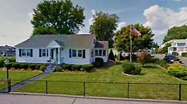 14 Bunker Hill Ave, Lowell, MA 01850