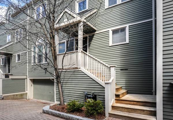 3 Walden Mews, Cambridge, MA 02140