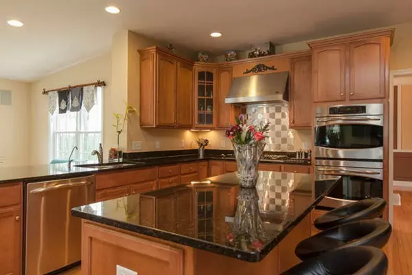 Upton, MA 01568,17 Francis Drive