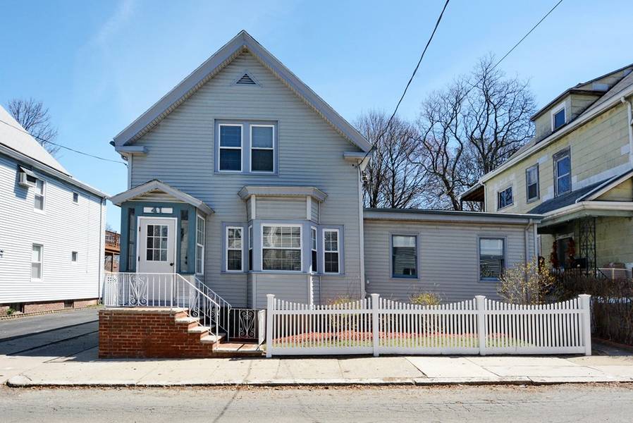 41 Banks St, Winthrop, MA 02152