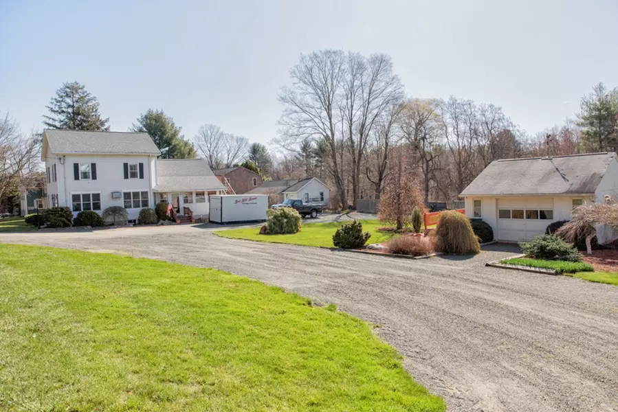 438 College Highway, Southwick, MA 01077