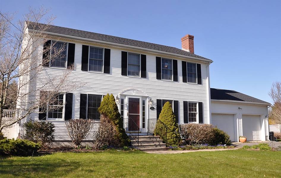 23 Winterberry Ln, Attleboro, MA 02703