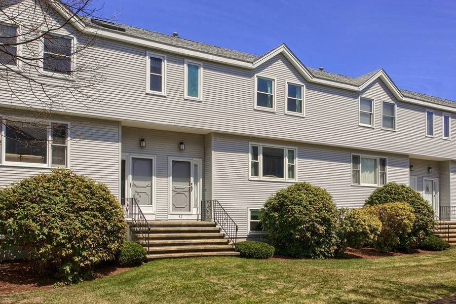 42 Villa Roma Dr #42, Tewksbury, MA 01876