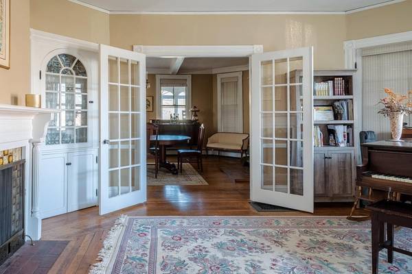 67 Walnut St, Newton, MA 02460