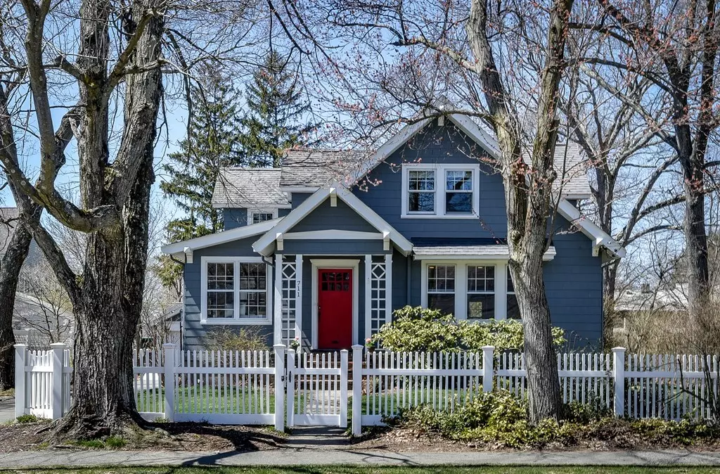 Needham, MA 02492,711 Webster St