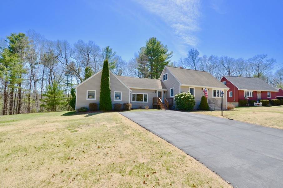 109 Vista Ln, Southbridge, MA 01550